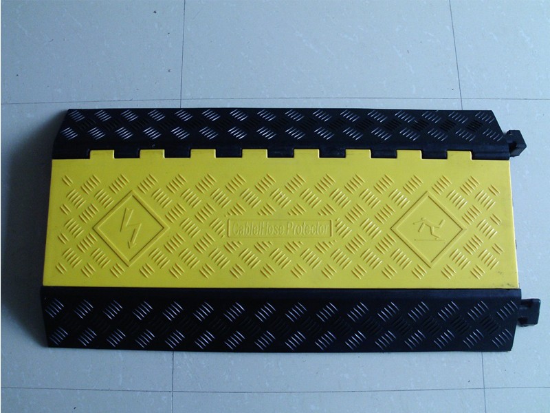 Extra Large 3 channel Rubber Cable Ramp Protector (4)